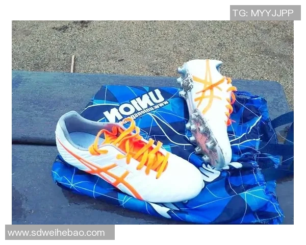 如何选择适合球星脚型的足球鞋尺寸及穿戴技巧