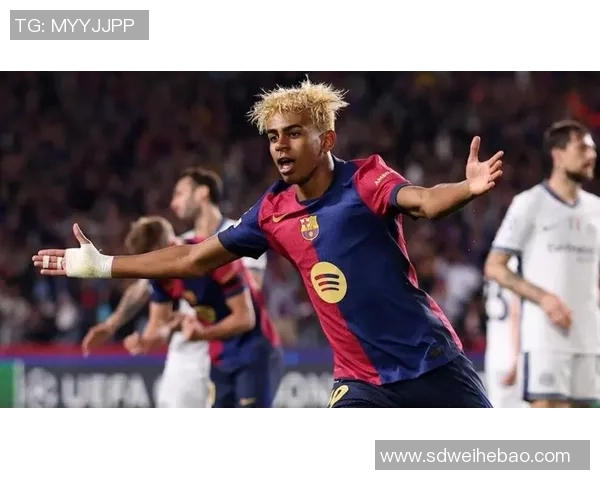 小足球星崭露头角成新一代球场传奇背后的成长故事与挑战